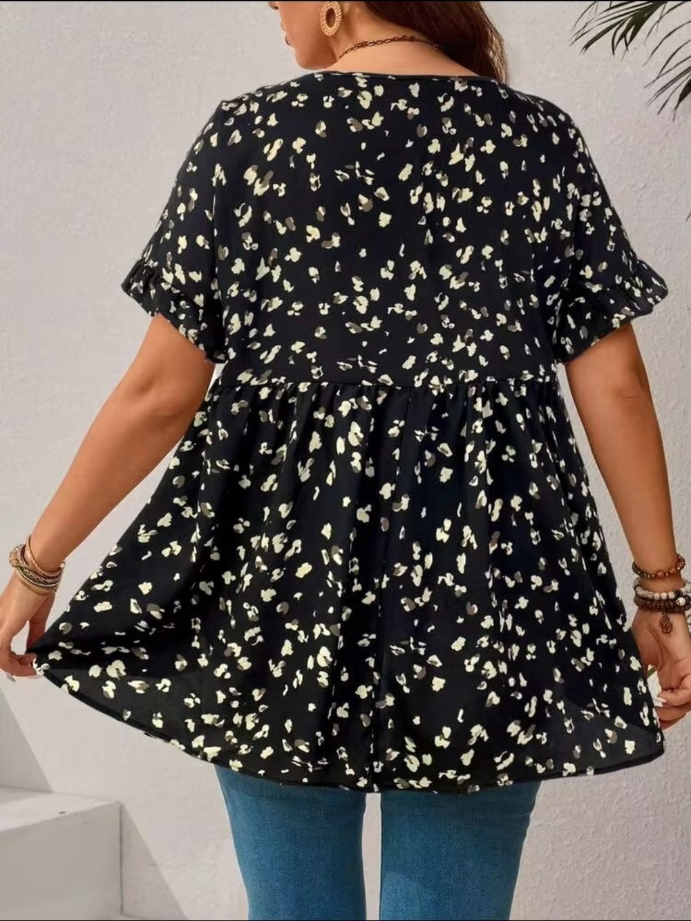 Shein Curve Black Abstract Print Flutter Sleeve Babydoll Blouse 6X US 24/26 Plus - Picture 2 of 8